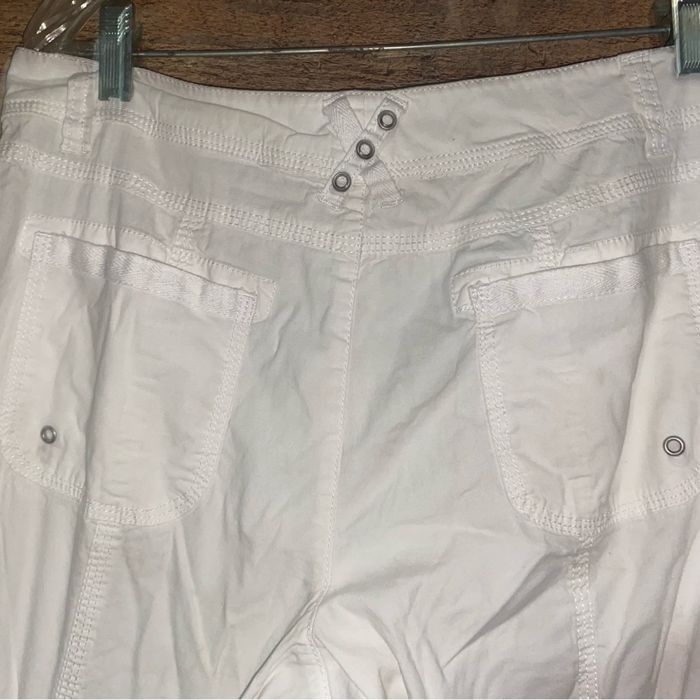 White Cargo Capris with Pockets size 6 - Picture 4 of 5